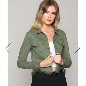 HIDDEN REBEL
MILITARY OLIVE FRAYED CROPPED FITTED JACKET